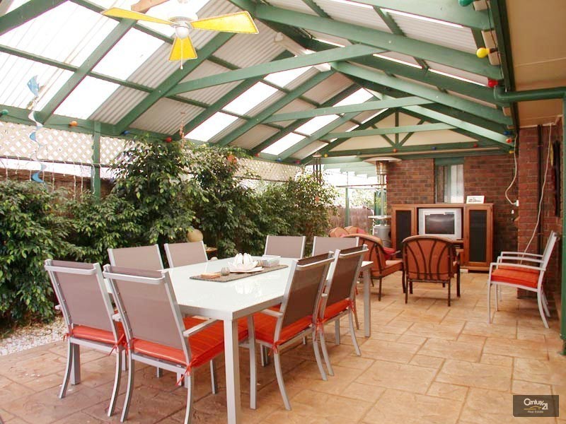 5 Fernilee Court, Onkaparinga Hills SA 5163