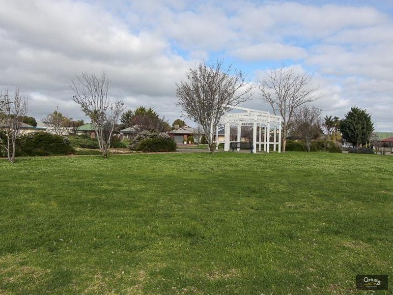 8 Nassau Court, Seaford Rise SA 5169