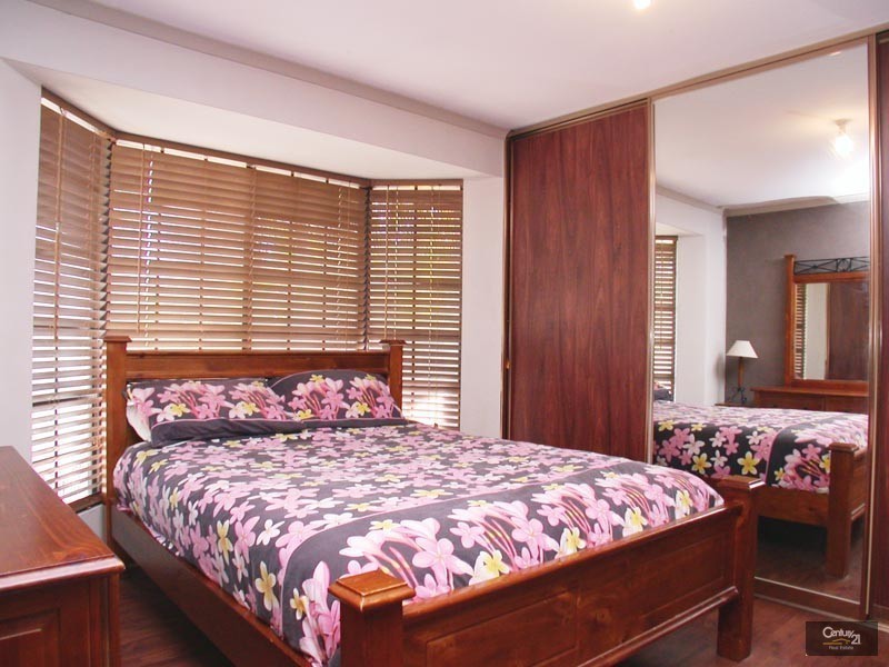 10 St Helens Court, Woodcroft SA 5162