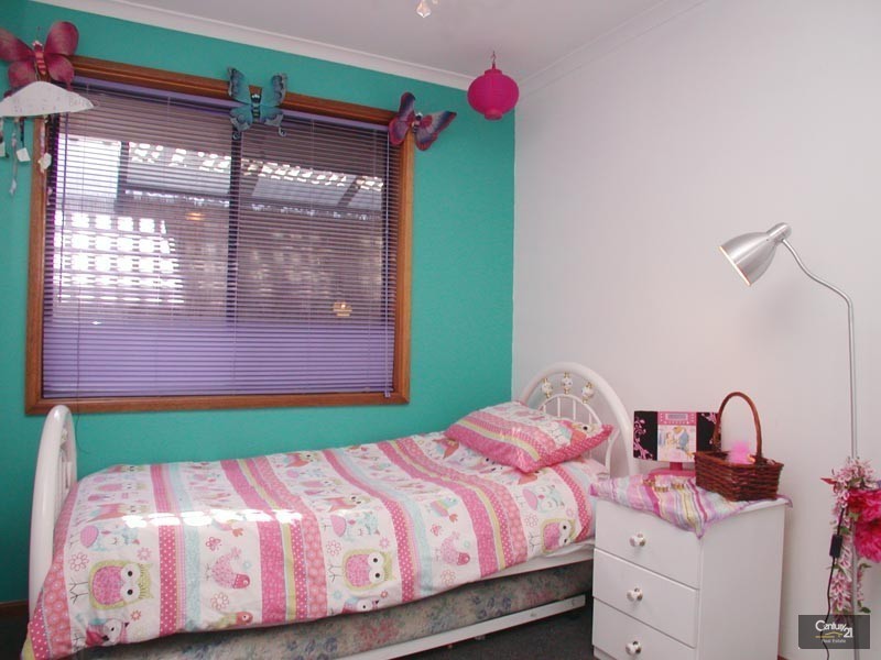 10 St Helens Court, Woodcroft SA 5162