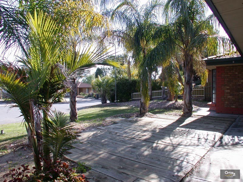 10 St Helens Court, Woodcroft SA 5162