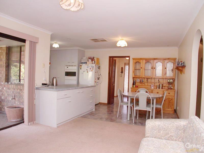 4 Gunn Close, Morphett Vale SA 5162