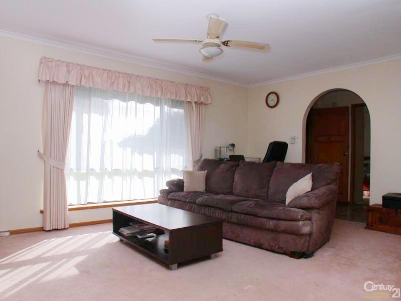 4 Gunn Close, Morphett Vale SA 5162