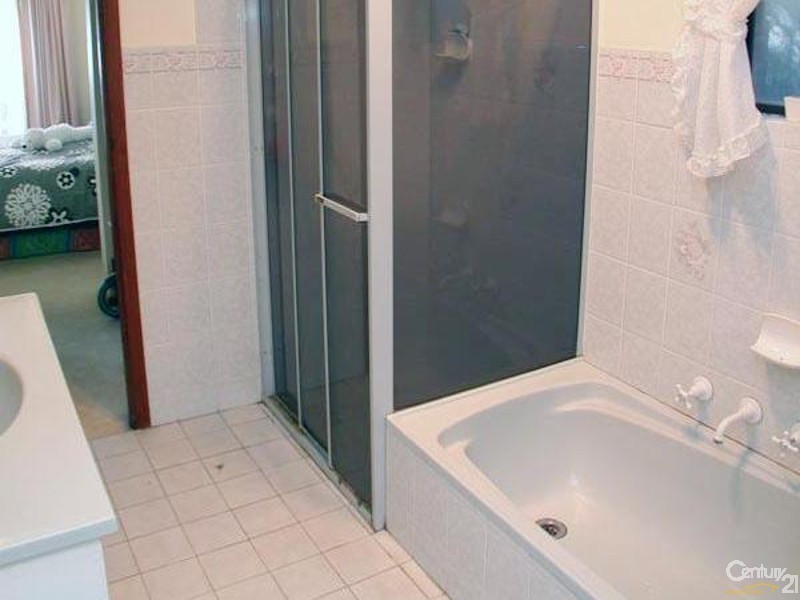 4 Gunn Close, Morphett Vale SA 5162