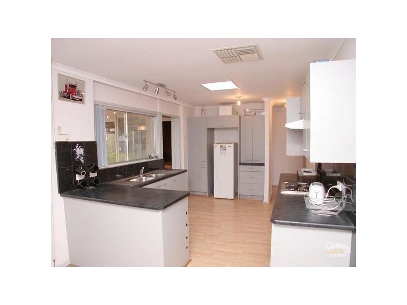 33 Flinders Crescent, Hackham SA 5163