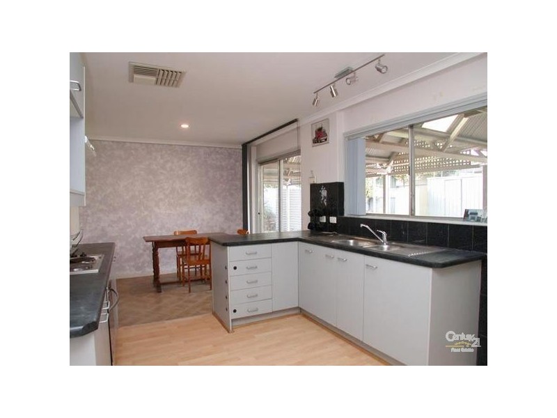 33 Flinders Crescent, Hackham SA 5163