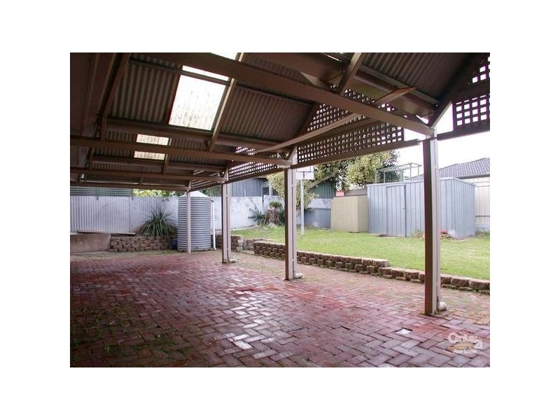 33 Flinders Crescent, Hackham SA 5163