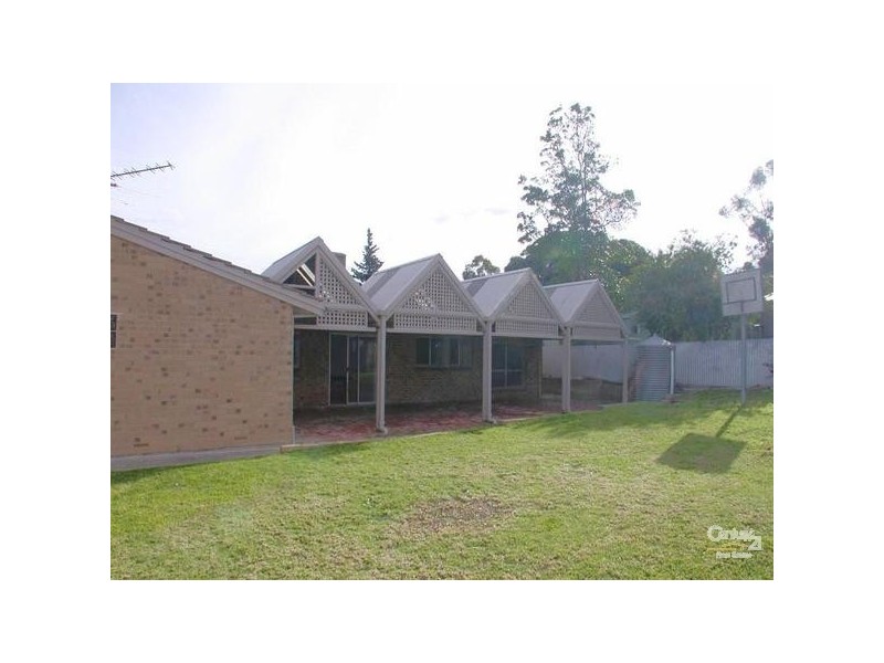 33 Flinders Crescent, Hackham SA 5163