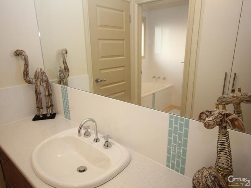 2 Lighthouse Terrace, Seaford Meadows SA 5169