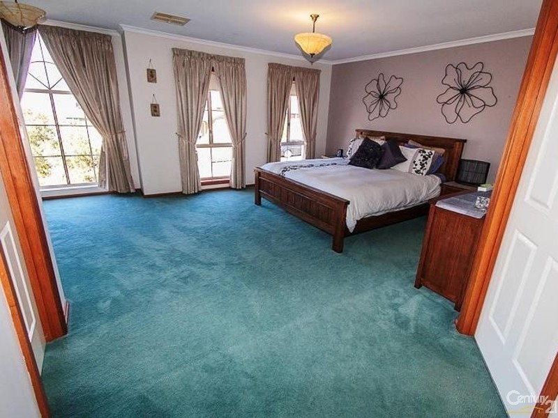 1 Preston Court, Moana SA 5169