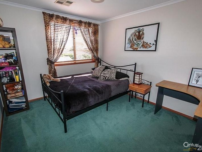 1 Preston Court, Moana SA 5169