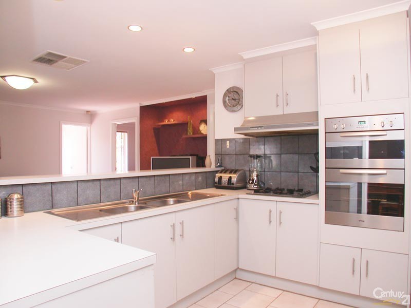 6 St Martins Court, Woodcroft SA 5162