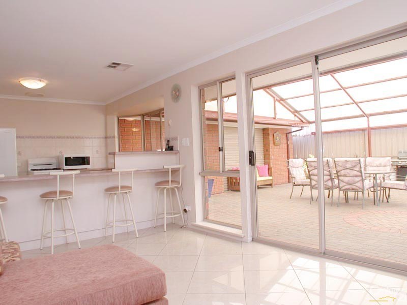 25 Hazeltine Drive, Seaford Rise SA 5169