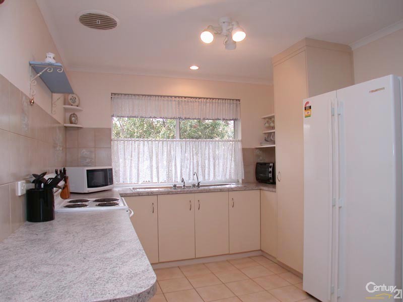 17 Sea Eagle Crescent, Seaford Rise SA 5169