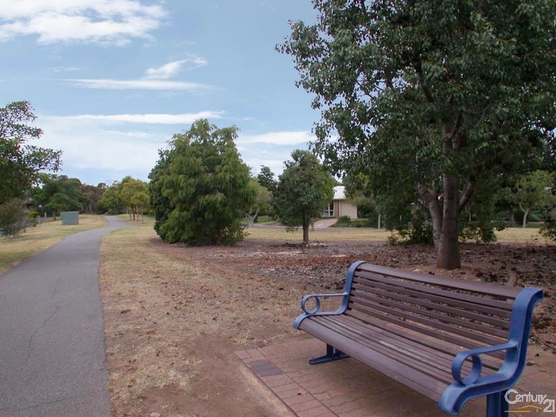 17 Sea Eagle Crescent, Seaford Rise SA 5169