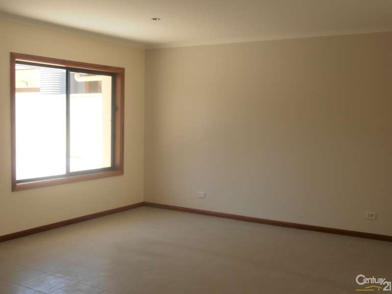 4A Elmo Street, Christie Downs SA 5164