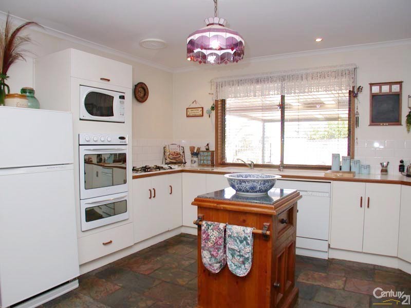 15 Peony Court, Morphett Vale SA 5162