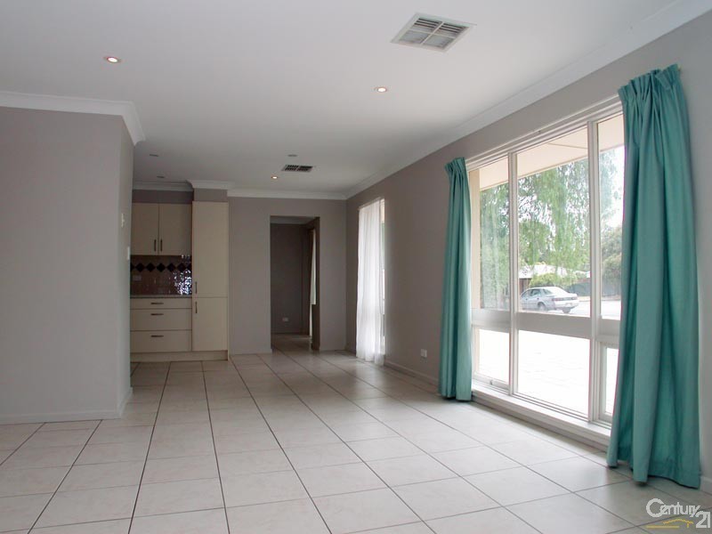 10 Liza Road, Happy Valley SA 5159