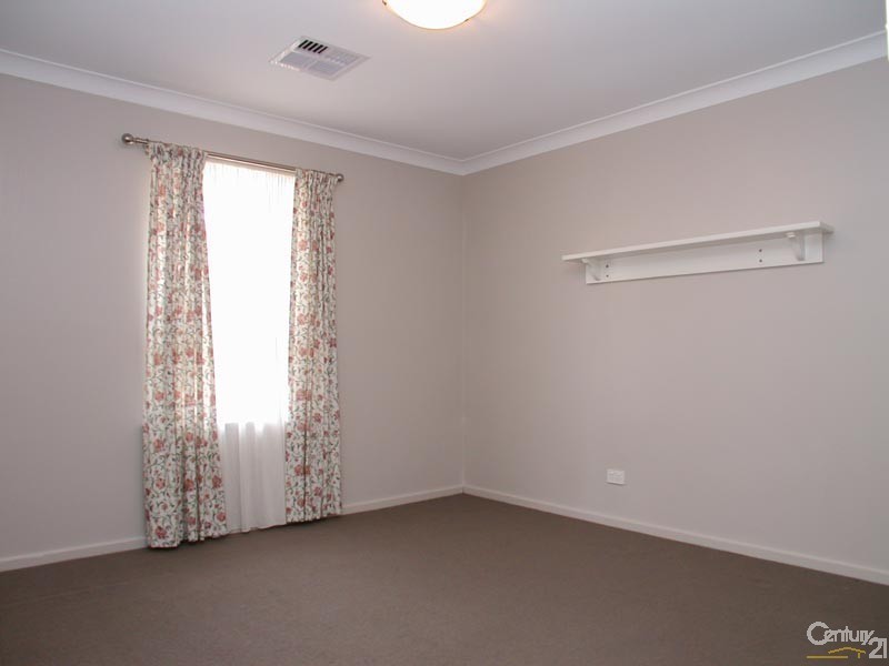 10 Liza Road, Happy Valley SA 5159