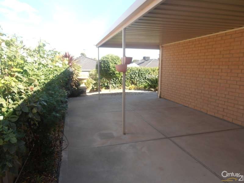 8 Hartland Avenue, Christie Downs SA 5164