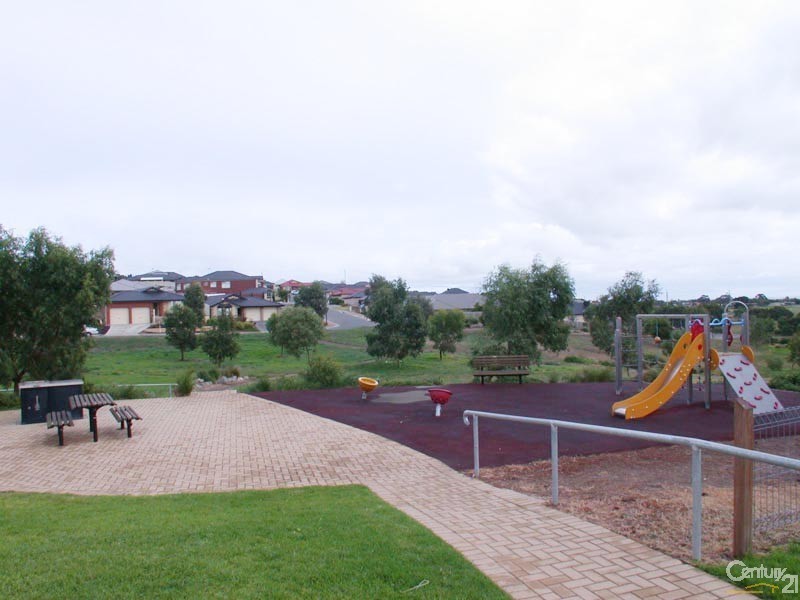 18 Edithburgh Avenue, Seaford Rise SA 5169