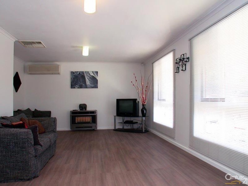 2 Leawarra Avenue, Seaford SA 5169