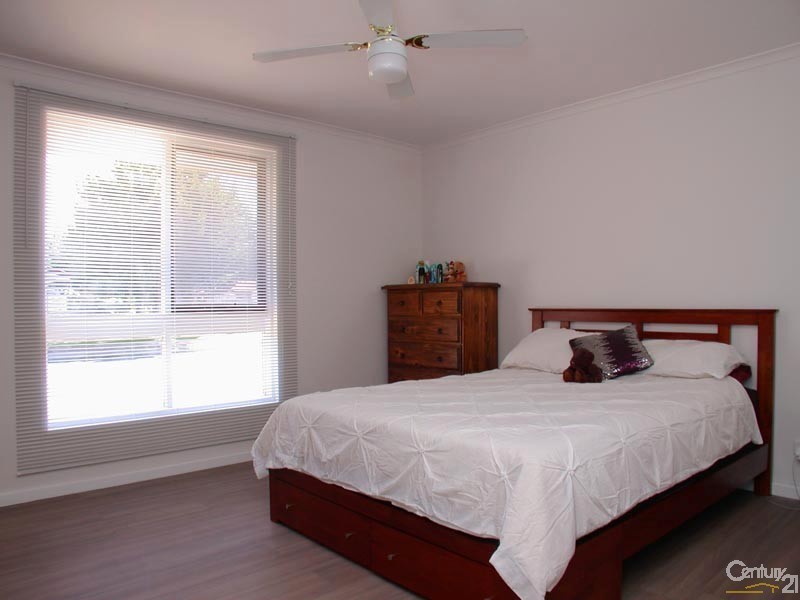 2 Leawarra Avenue, Seaford SA 5169