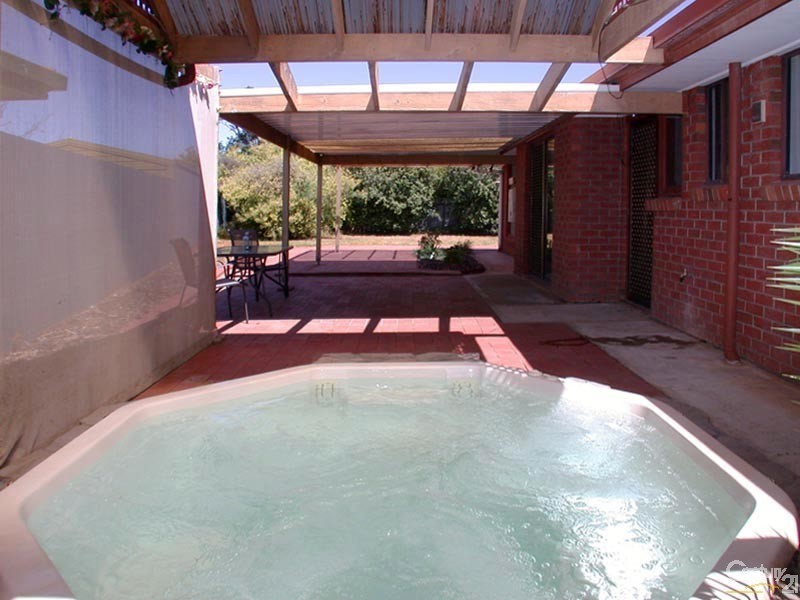 2 Leawarra Avenue, Seaford SA 5169