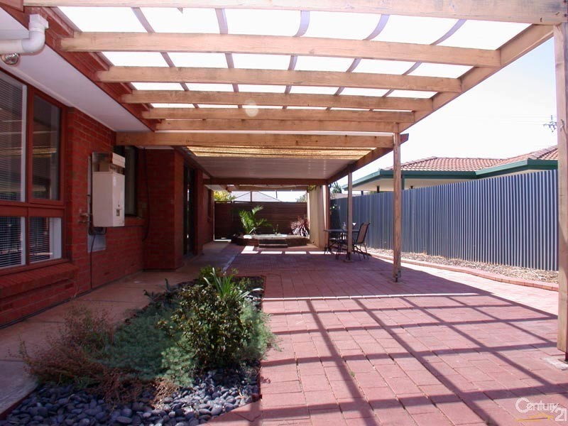 2 Leawarra Avenue, Seaford SA 5169