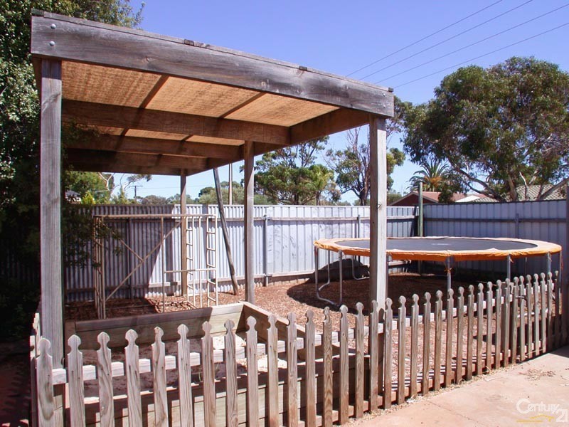 2 Leawarra Avenue, Seaford SA 5169