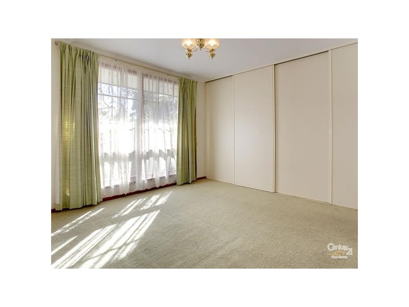 19 Sunnymeade Drive, Aberfoyle Park SA 5159