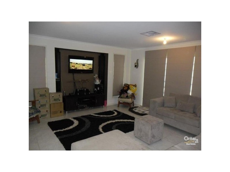 3 Lance Ave, Hackham SA 5163