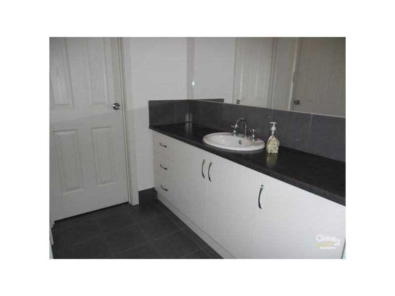 3 Lance Ave, Hackham SA 5163