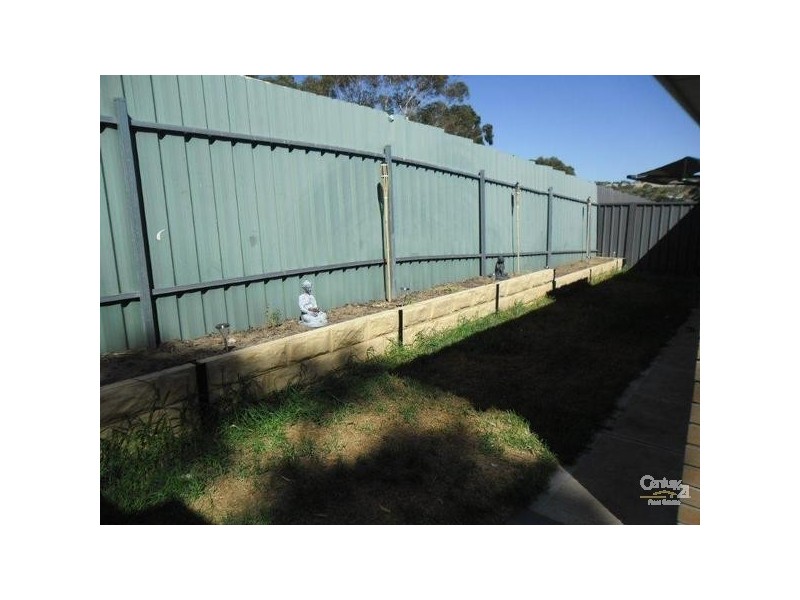 3 Lance Ave, Hackham SA 5163