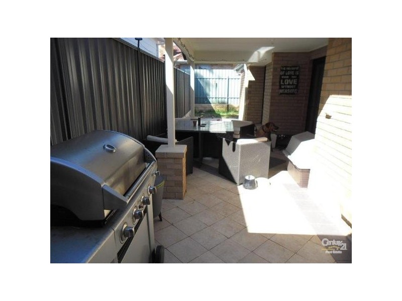 3 Lance Ave, Hackham SA 5163