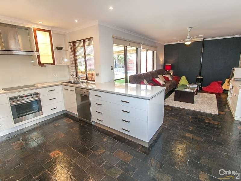 36 Sun Crescent, Happy Valley SA 5159