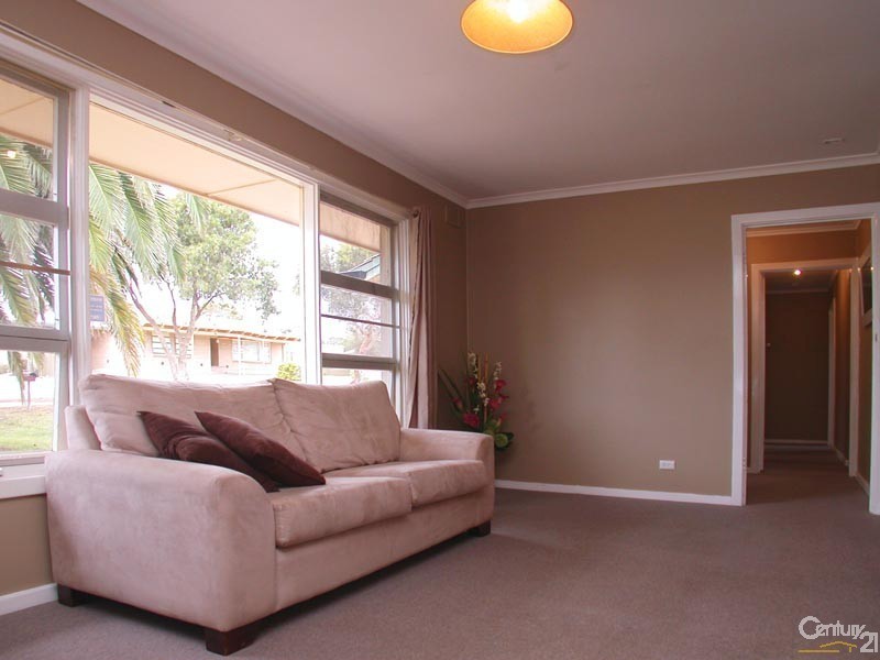 2 Julian Street, Christie Downs SA 5164