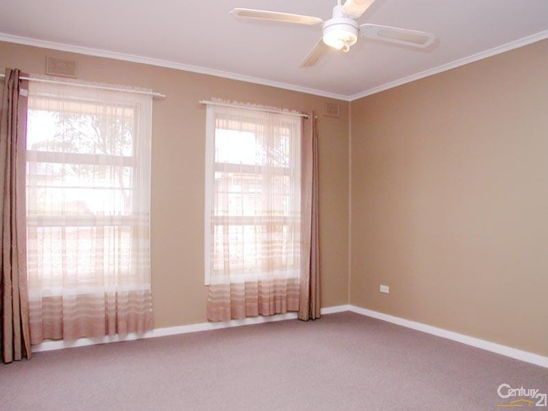 2 Julian Street, Christie Downs SA 5164