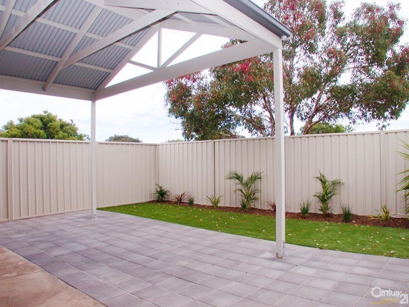 2 Julian Street, Christie Downs SA 5164