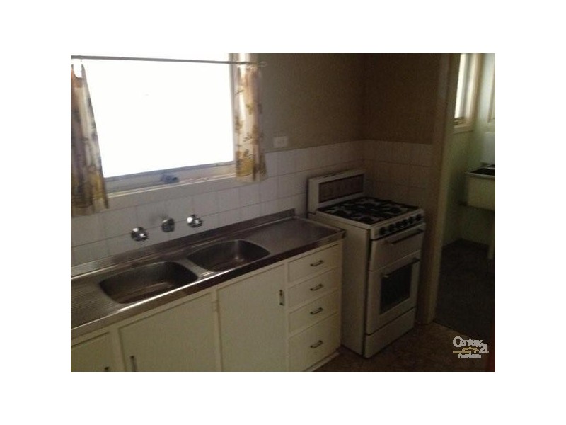 5 Edmund St, Christie Downs SA 5164