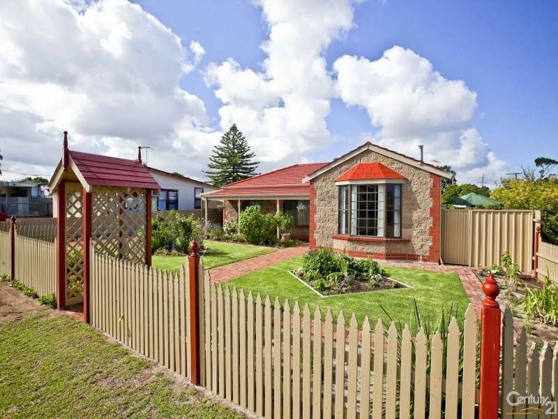 28 Clovelly Avenue, Christies Beach SA 5165