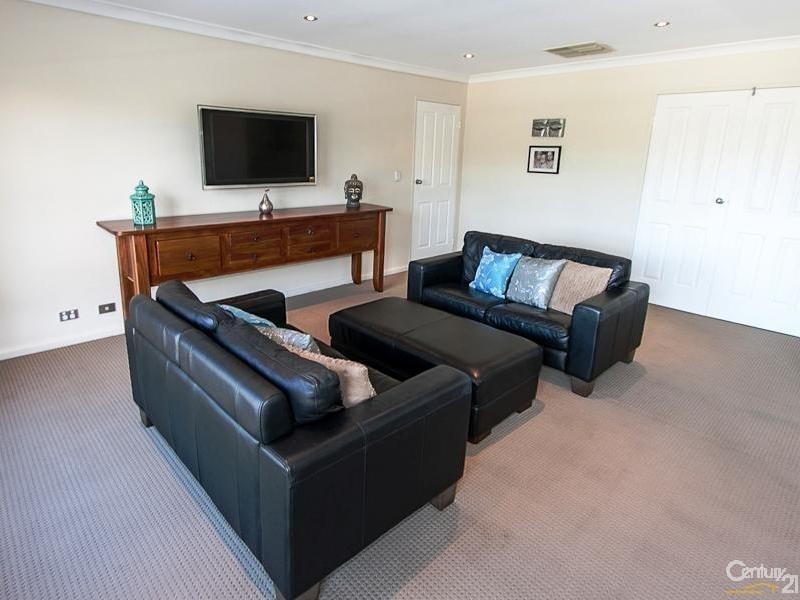 16 The Pines Close, Happy Valley SA 5159