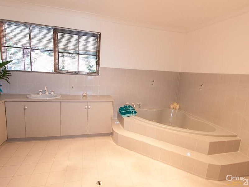 16 The Pines Close, Happy Valley SA 5159