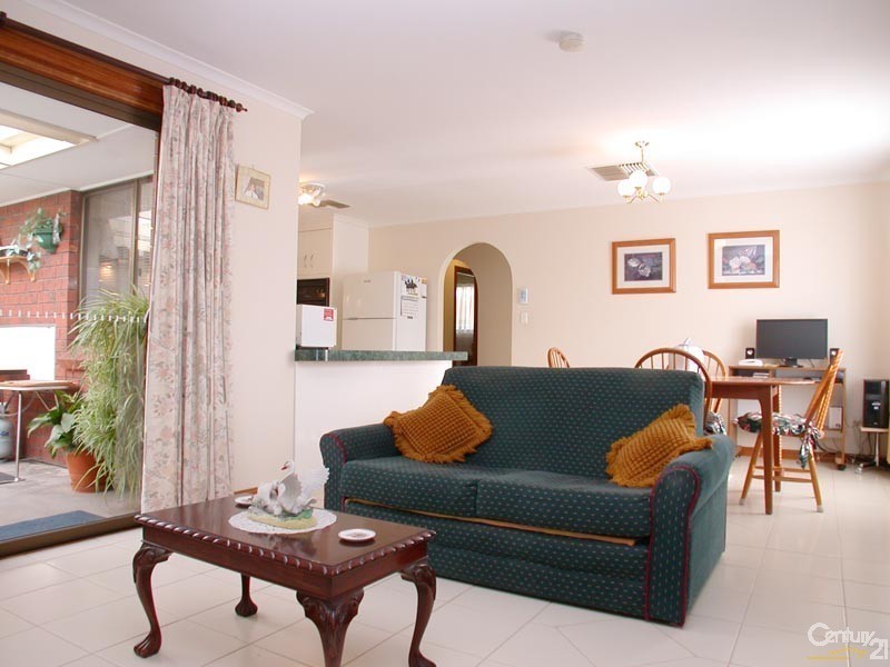 8 Apollo Drive, Hallett Cove SA 5158