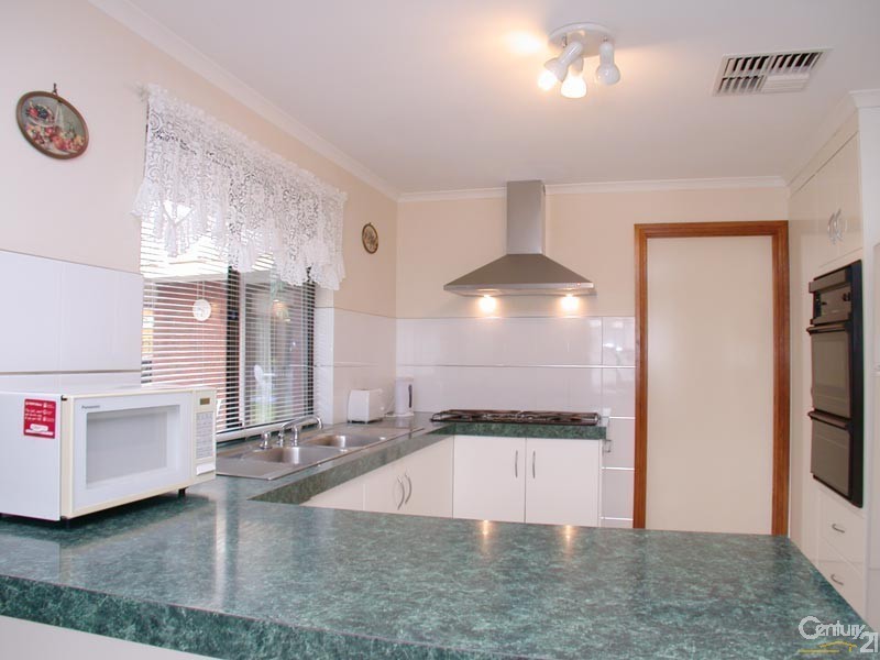 8 Apollo Drive, Hallett Cove SA 5158