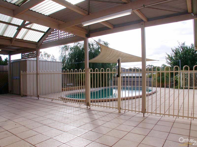 12 Simone Crescent, Morphett Vale SA 5162