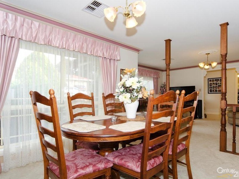 1 Coronet Avenue, Woodcroft SA 5162