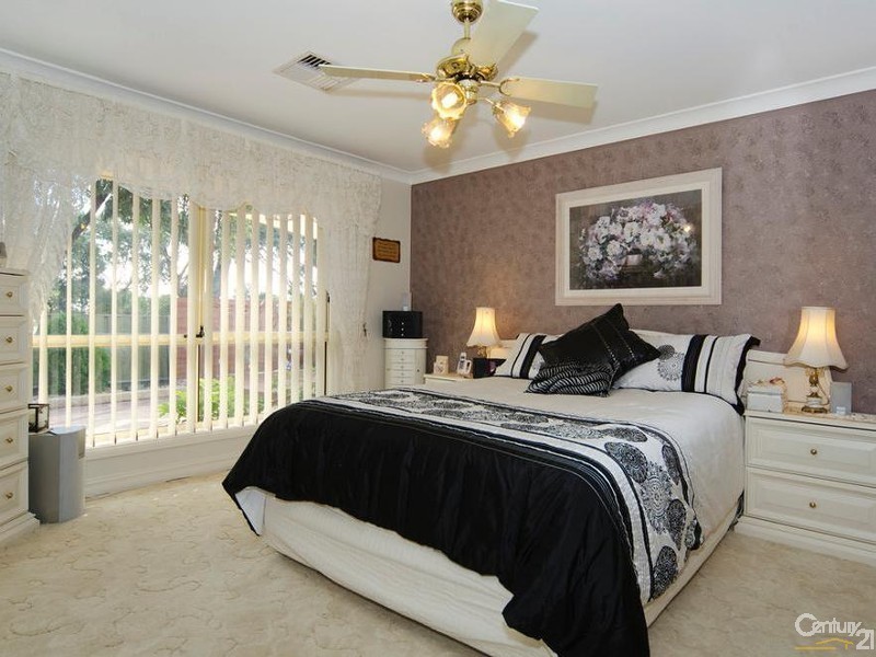 1 Coronet Avenue, Woodcroft SA 5162