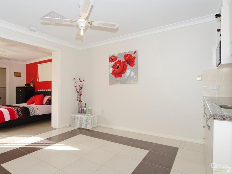 1 Coronet Avenue, Woodcroft SA 5162