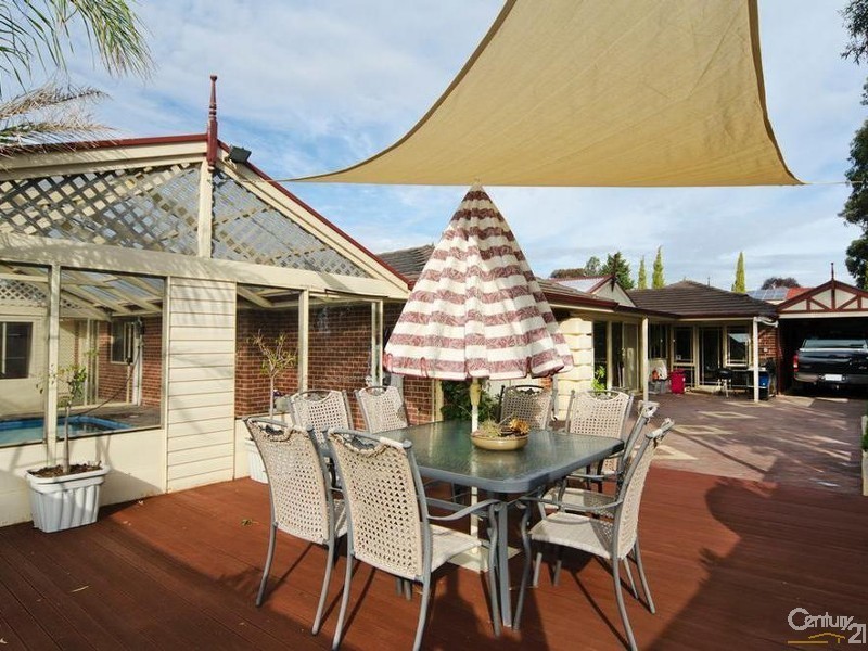 1 Coronet Avenue, Woodcroft SA 5162